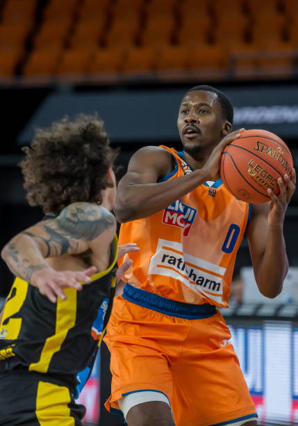 是让辽宁队 是让辽宁队