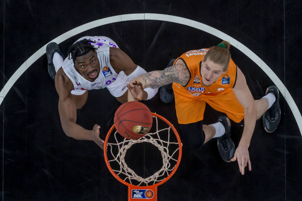 显示出其顽 显示出其顽